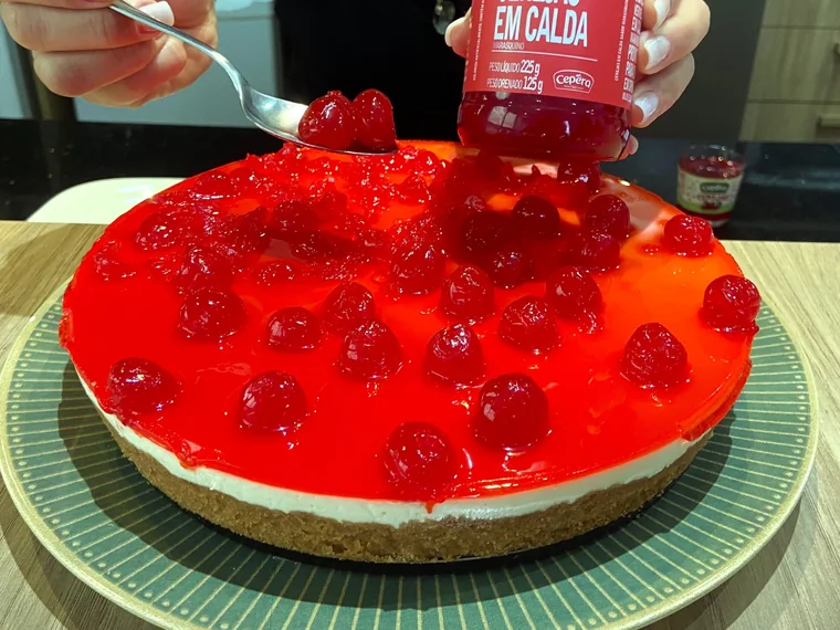 Cheesecake com Cerejas ao Marasquino