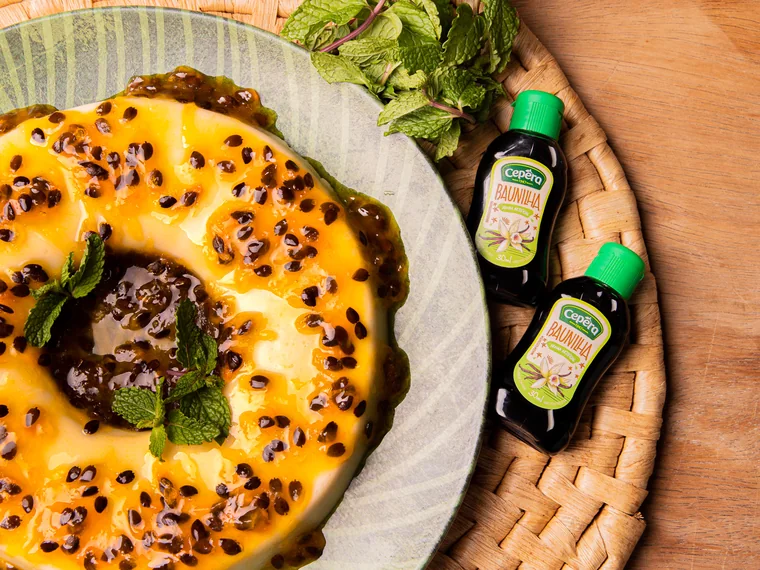 Pana Cotta de Baunilha com Calda de Maracujá com Aroma de Baunilha