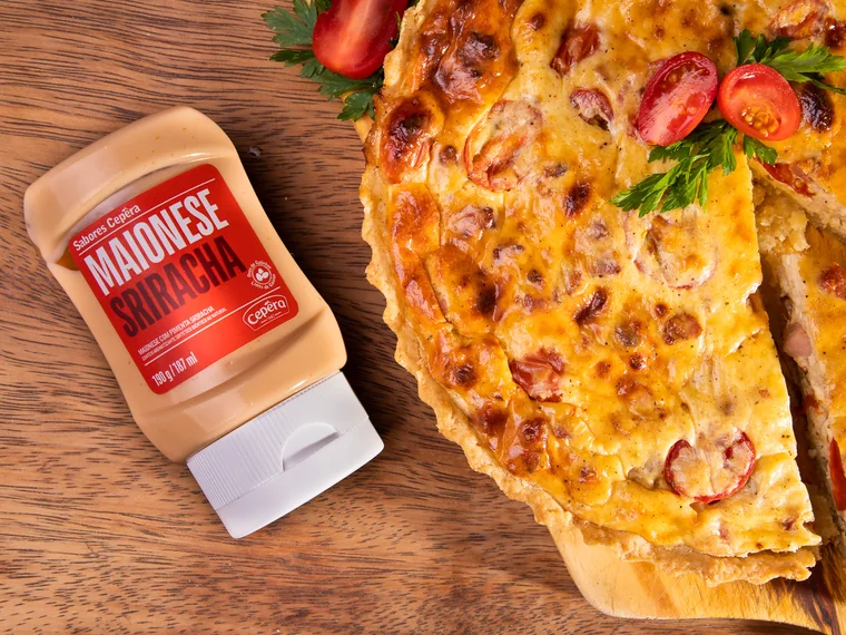 Quiche de Bacon com Tomate e Maionese Sriracha